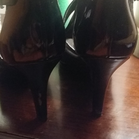 Black heels - Picture 2 of 6